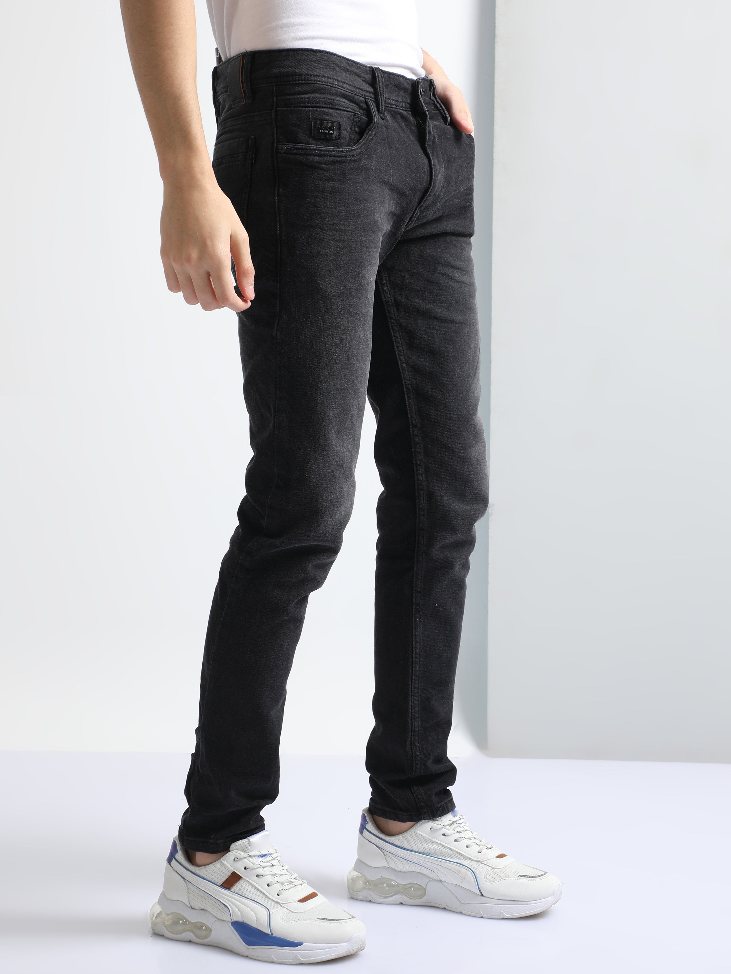 Regular Fit Men Black Faded Denim Jeans at Rs 500/piece in Ahmedabad | ID:  2852091576430